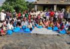 दिवाळीनिमित्त आदिवासी कुटुंबांना धान्याचे वाटप