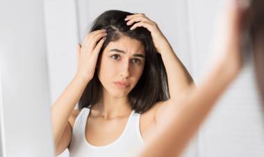 तूप उपयोगी ठरू शकते केसांना मुलायम ठेवण्यासाठी आणि हिवाळ्यात कोंडा दूर करण्यासाठी 